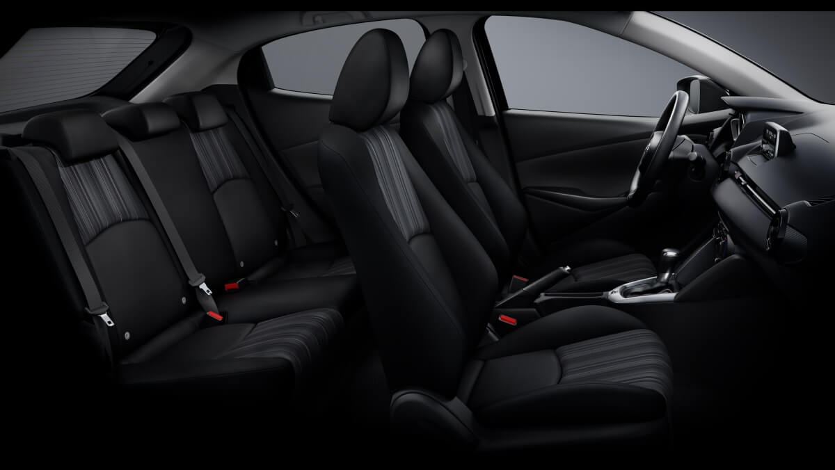 mazda-2-sport-noi-that-mau-den-black-leather